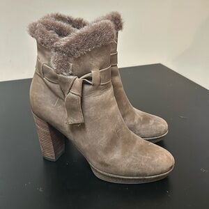 Aquatalia Russell & Bromley Block Heeled Tan Leather Ankle Boots Women's Size 6